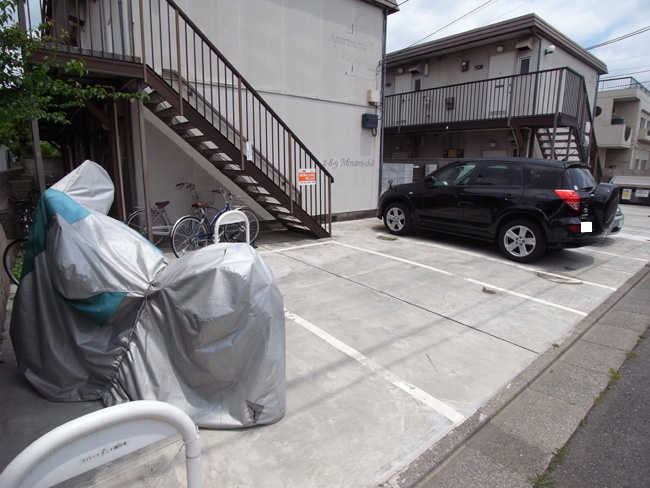 アパートメント国分寺2号棟駐車場